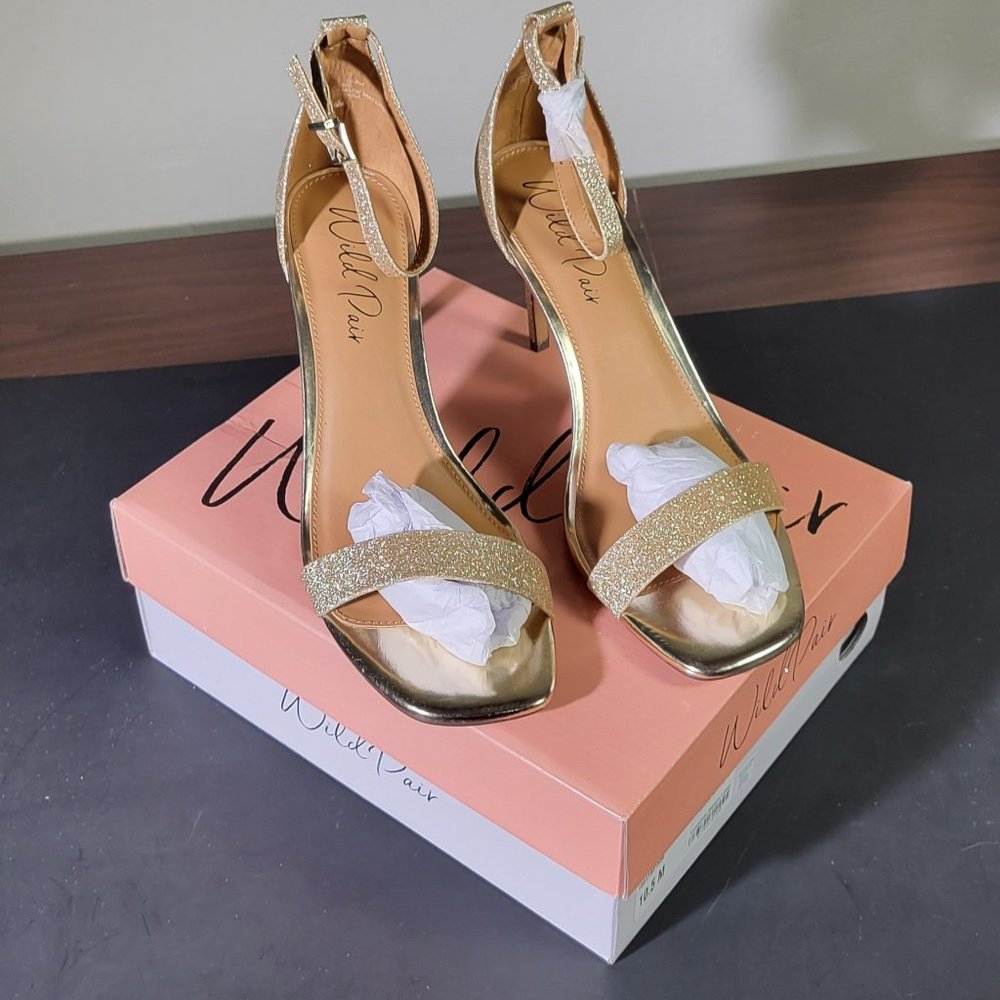 Wild Pair Glitter Gold Sandals 10.5 New In Original Box - Picture 2 of 6